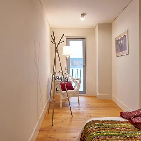 Modern Bica Dos Olhos *