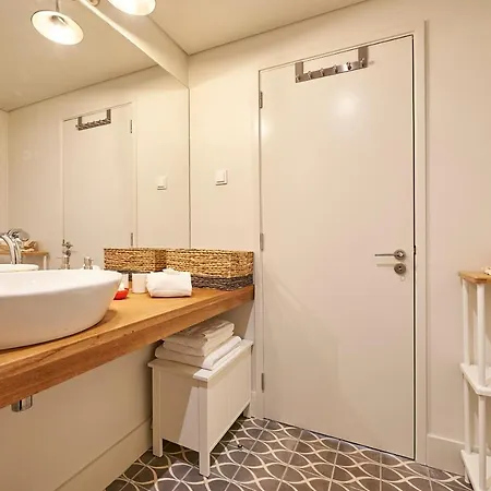 Modern Bica Dos Olhos Apartment *